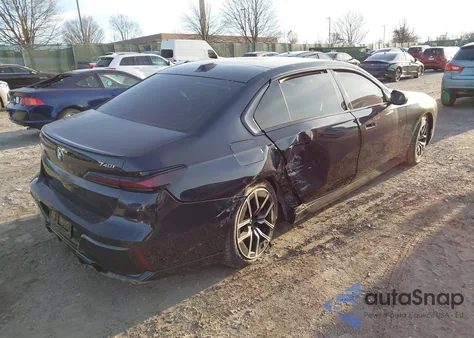 2024 BMW 740I xDrive z USA, uszkodzony, nr VIN WBA33EH01RCR10531